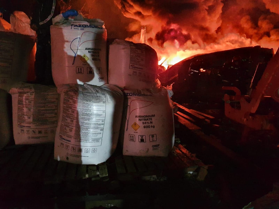 Incendiu puternic în Ilfov, arde o hală de producție! A fost transmis mesaj de avertizare a populație pe RoAlert