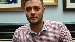 Cum arată şi ce face acum VICTOR SPIRESCU,  primul imigrant care a sosit în Marea Britanie dupa ridicarea restricţiilor de muncă
