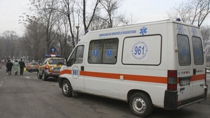 Chinuri groaznice pentru o bătrână din Brasov! S-a aruncat de la etaj si a rămas infiptă intr-un gard