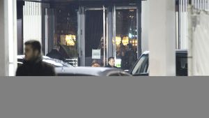 Jimmy nu arunca cu banii pe femei! Fostul sot al Oanei Mizil s-a combinat cu un manager al unui lant de magazine de haine!