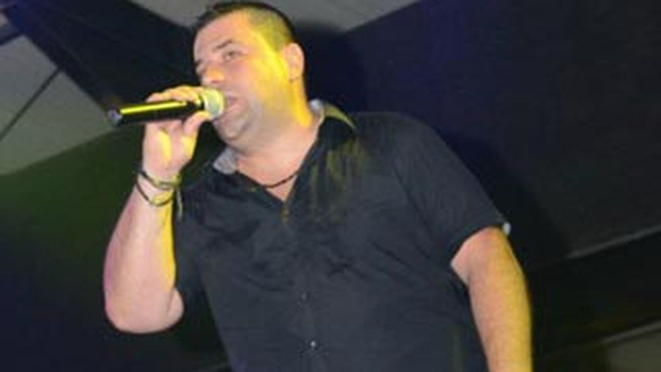 VIDEO Vezi cum s-au spart in figuri de dans manechinele pe melodia “Cicalaca”, varianta greceasca interpretata de Ionut Galani!