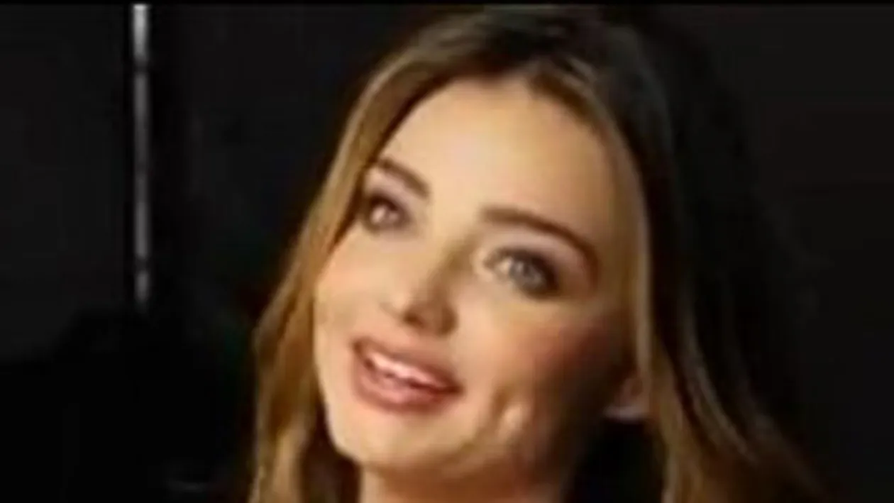 VIDEO Fierbinte! Modelele de la Victoria's Secret te invata cum sa le seduci! Vezi ce vor de la un barbat unele dintre cele mai sexy femei de pe pamant!