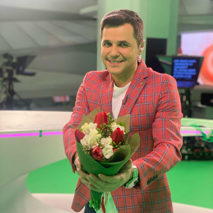 Cove: "Mă mai bucur că emisiunile astea de cultură generală, îmi place să le zic așa în limba română, quiz show, cum ar spune generația ta, revin cumva. Pentru că eu cred că societatea românească, chiar și voi, cei mai tineri, v-ați dat seama că s-au diluat foarte mult lucrurile!"