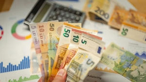 S-a aflat cât câștigă un dascăl în 2026. Diferențe uriașe față de preoți