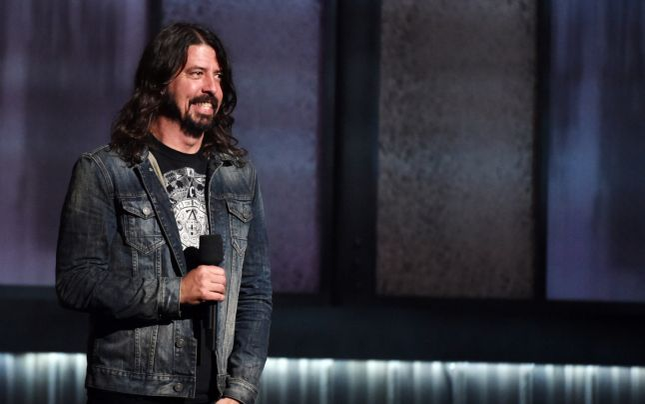 Chitaristul Dave Grohl, de la Foo Fighters, a fost operat la un braț
