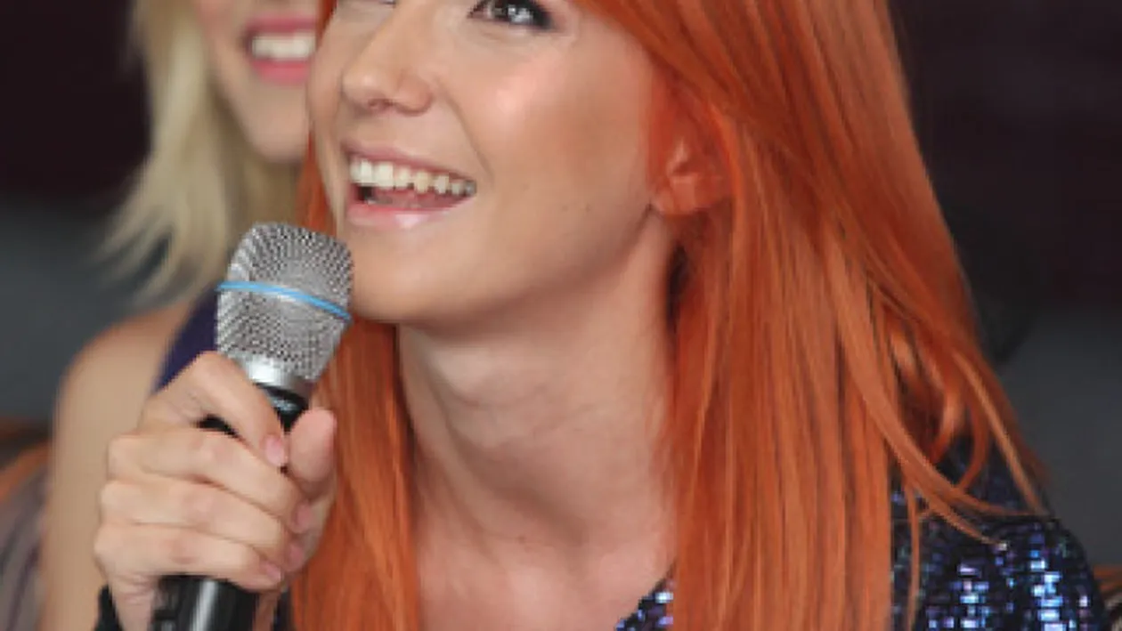 Adela Popescu, imagine specială doar pentru sărbătoriţii de Sf. Andrei! Uite ce surpriză super fierbinte le-a făcut acestora!