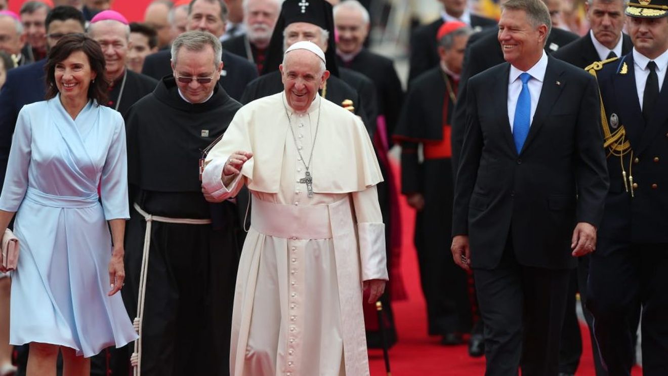 Ce cadouri a primit Papa Francisc din partea lui Klaus Iohannis