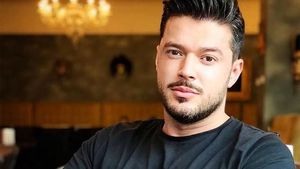 Victor Slav, mai fericit ca oricând în brațele iubitei. În ce ipostază a fost suprins fostul prezentator