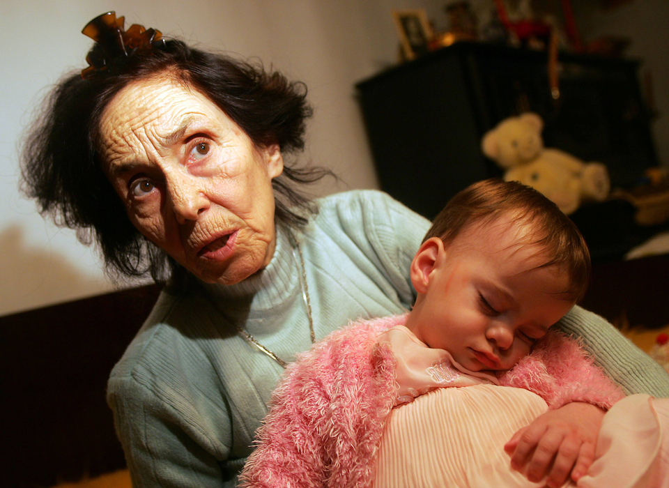 Adriana Iliescu şi fiica ei în 2005, atunci când Eliza avea numai câteva luni