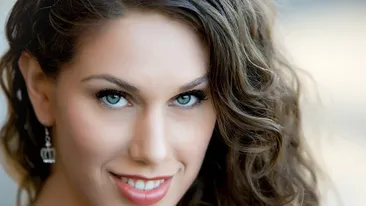 Cu machiaj e mai frumoasă decât o păpuşă, demachiată arată horror! Secretul incredibil de care n-o să-ţi dai seama în 1.000 de ani