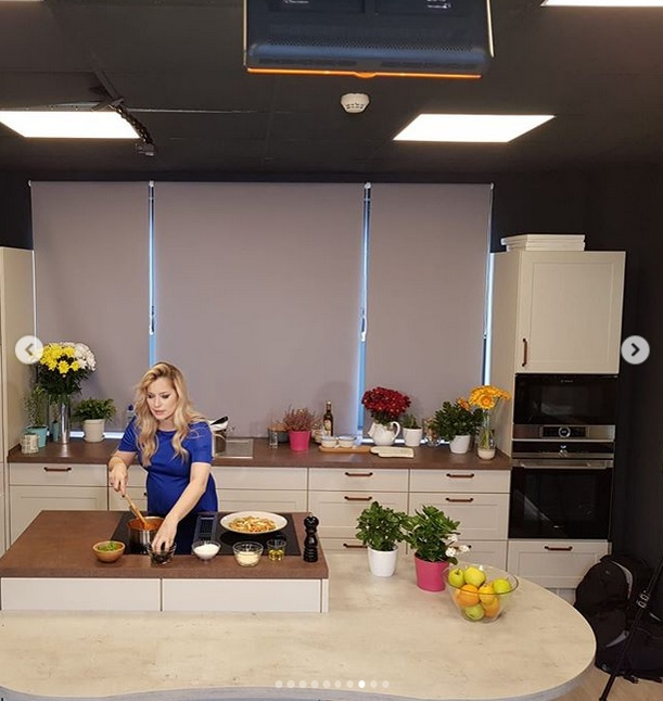 Laura Cosoi s-a pozat nemachiată și a fost taxată de o fană. Ce i-a reproșat și cum a reacționat viitoarea mămică