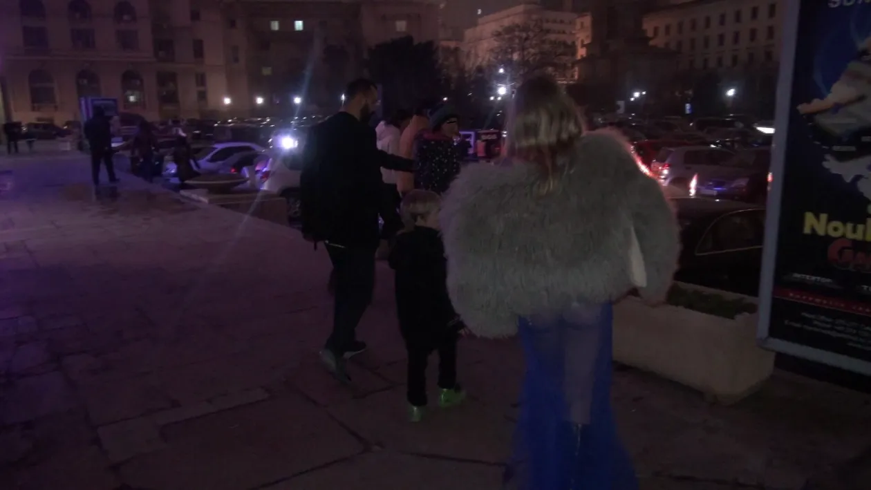 Aparitii rare in showbizul autohton! Corina si Giulia Anghelescu si-au scos barbatii la concert!