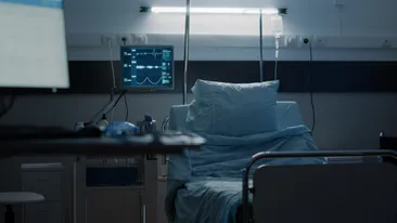 Un bărbat de 58 de ani a fost găsit mort după ce a ieșit din spital. Polițiștii au deschis o anchetă