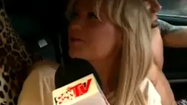 VIDEO Simona Sensual are sofer! Un stripper care conduce gol-pusca