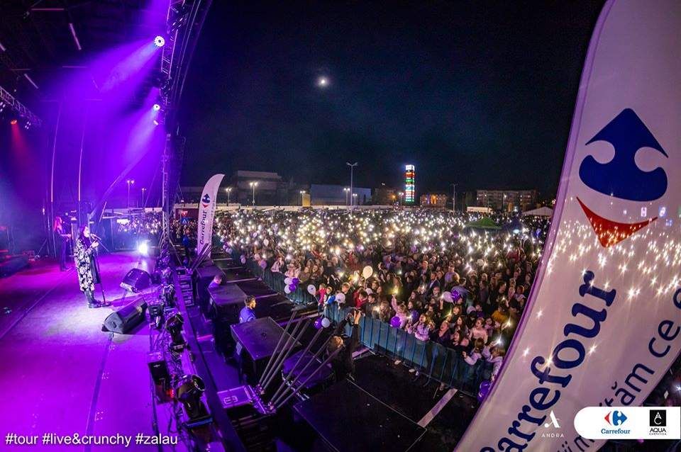 Surpriză! Andra Măruță chiar e însărcinată?! A apărut cu burtica pe scenă, la ultimul concert