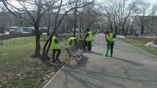 Un bucurestean din sectorul 6 este campion la munca in folosul comunitatii! A lucrat pana acum 2.400 de ore! Vezi de ce!