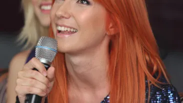 Adela Popescu, imagine specială doar pentru sărbătoriţii de Sf. Andrei! Uite ce surpriză super fierbinte le-a făcut acestora!