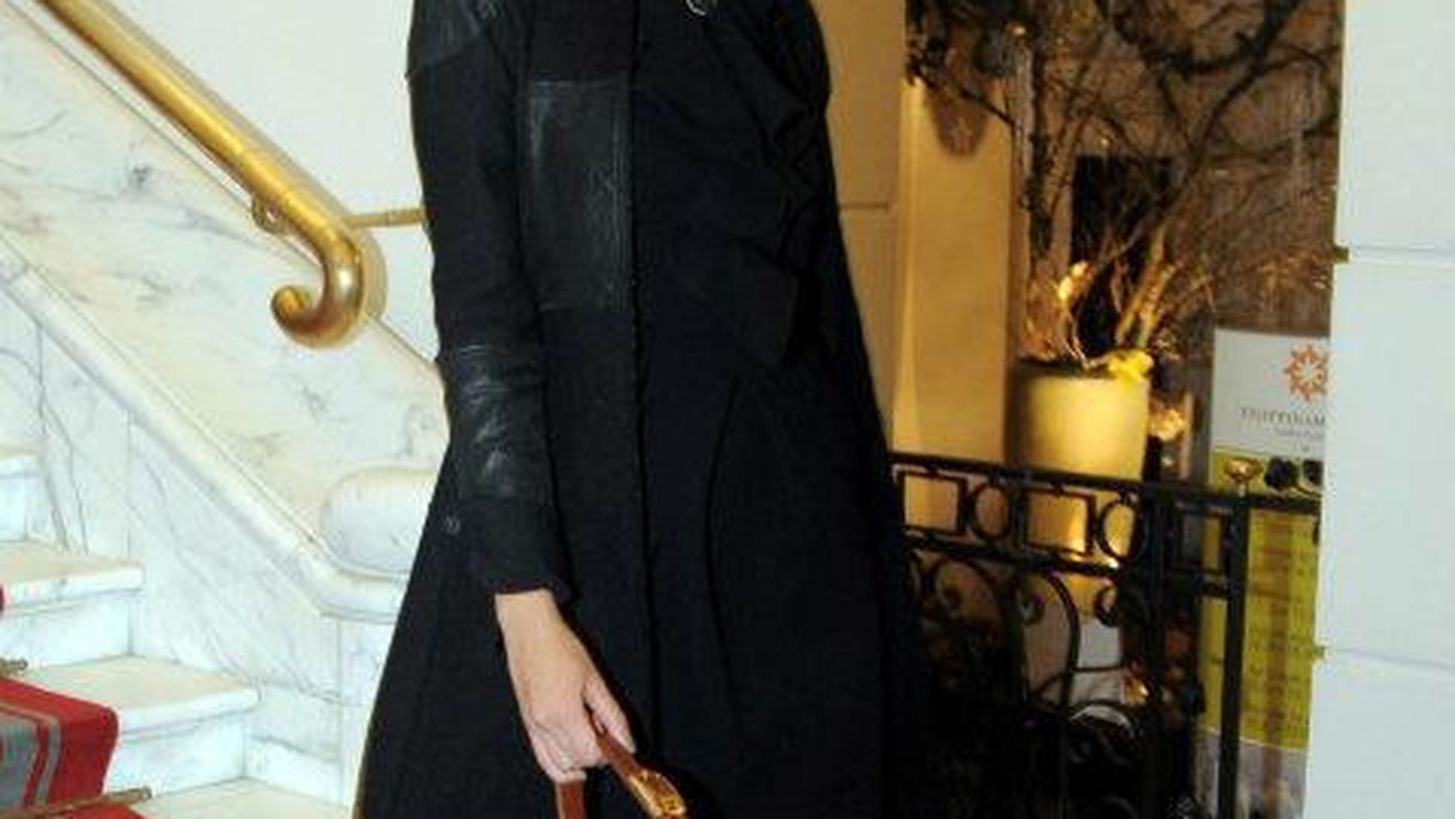 Şi frumoasă, şi deşteaptă! Mădălina Ghenea îi dă gata pe italieni! Vezi ce provocare nouă va avea luna aceasta!