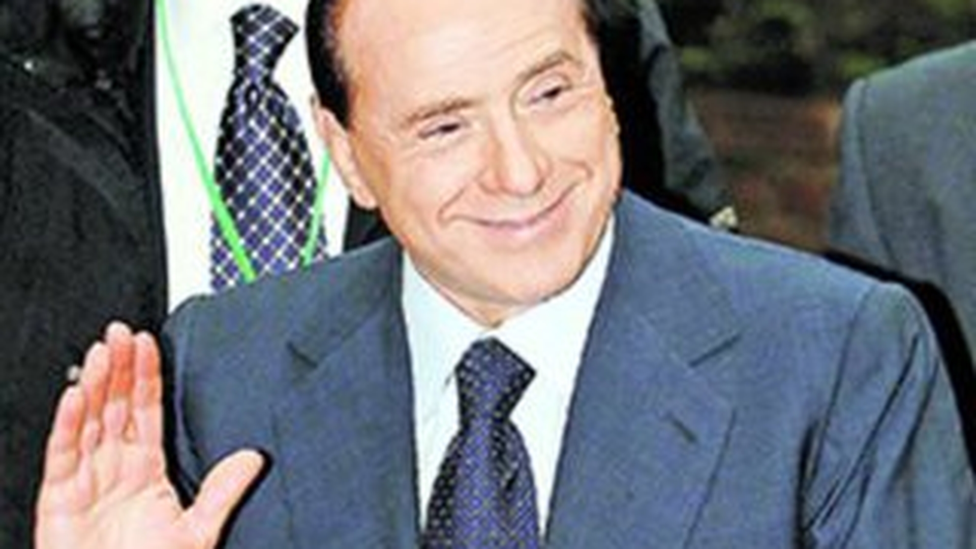 Silvio Berlusconi si-a spart capul dupa ce a cazut la dus