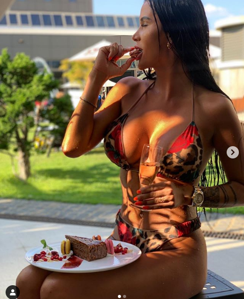 Și-a pus Daniela Crudu din nou silicoane? Asta pare din imaginea de pe Insta