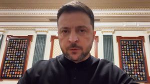 Moment bizar în timpul unui monolog oferit de Volodimir Zelensky. Ceva alb îi cade din nas, în timp ce vorbește