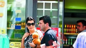 Sotul o rasfata cu... jucarii