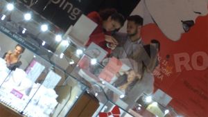 Tomiţă de la "Insula iubirii" e pe cale să se însoare. Ea este iubita oficială, pe care până acum a ţinut-o ascunsă!