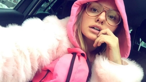 Alexandra Stan a ieşit AŞA pe stradă! Cântăreaţa şi-a lăsat fanii cu gura căscată când s-a dus la cumpărături
