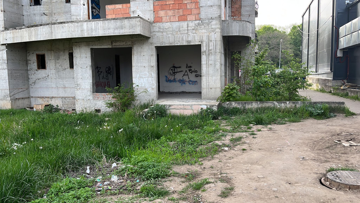 Ionuț Iftimoaie spune că un tânăr s-a aruncat de pe acoperișul blocului deținut de Daniel / (Sursa: Arhivă personală)