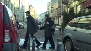 Imagini emotionante cu "samanul" Oreste! Cum l-au gasit paparazzii in centru vechi! "Era de mana cu..."