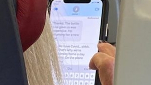 Ce a surprins cu telefonul o femeie! S-a îngrozit când a văzut ce mesaj scria pasagera de lângă ea: ”Shhhh...avem...”