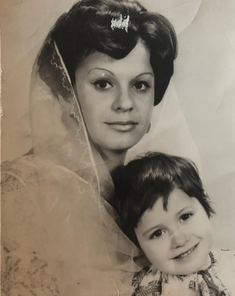 Anamaria Prodan, alături de Ionela Prodan
