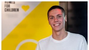 David Popovici surprinde din nou. Campionul și-a cumpărat un telefon mobil de doar 100 de lei