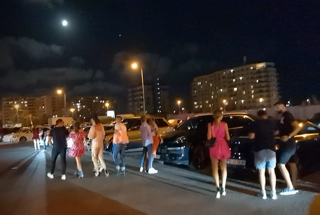 Mădălina Pamfile și-a lăsat bolidul de lux în parcarea clubului și a plecat cu prietenii