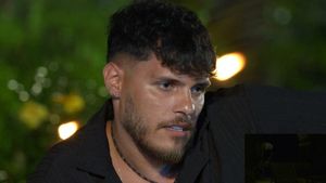 Andrei Lemnaru l-a amenințat pe Teo după ce a văzut scena intimă dintre el și Ella Vișan la Insula Iubirii: ”Îl joc în picioare!”