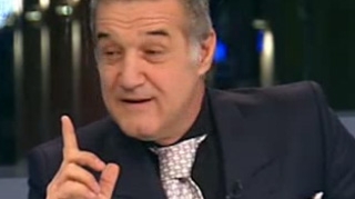 Gigi Becali e boss de boss: "Imi place luxul, imi place aurul, lucrurile mari, daca e o masina mica eu nu merg cu ea"