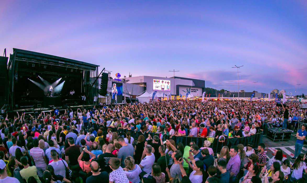 Andra susține concerte în fața a mii de oameni, iar show-ul este garantat