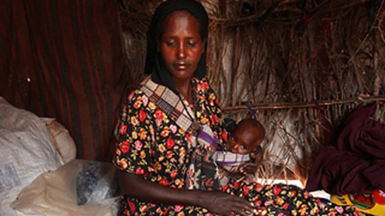 Decizie cumplita pentru mamele somaleze! Trebuie sa aleaga care copil traieste si care moare de foame