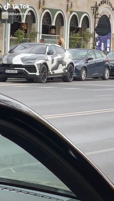 Alex Bodi și-a parcat pe trecerea de pietoni Lamborghini-ul de peste 200.000 de euro. Ce “urgență” avea afaceristului care era însoțit de Bianca Drăgușanu  | VIDEO