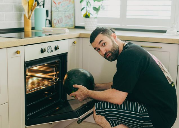 Smiley a făcut-o și pe asta! Pepene la cuptor… ”Ești trăsnit!”