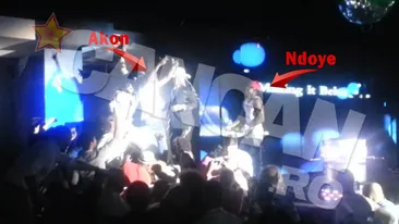 N’Doye s-a crezut mai tare ca Akon! I-a turnat o sticla cu sampanie in cap, apoi l-a luat de o aripa si l-a bruscat!