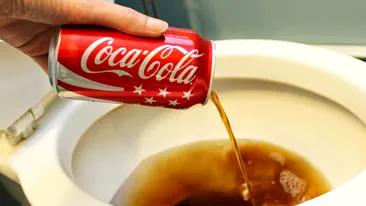 A turnat Coca Cola in WC pentru a se convinge ca e adevarat. Nu ai fi crezut una ca asta