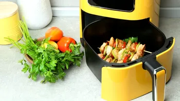Alimentele pe care nu trebuie să le bagi niciodată în air fryer. Rezultatele sunt dezamăgitoare