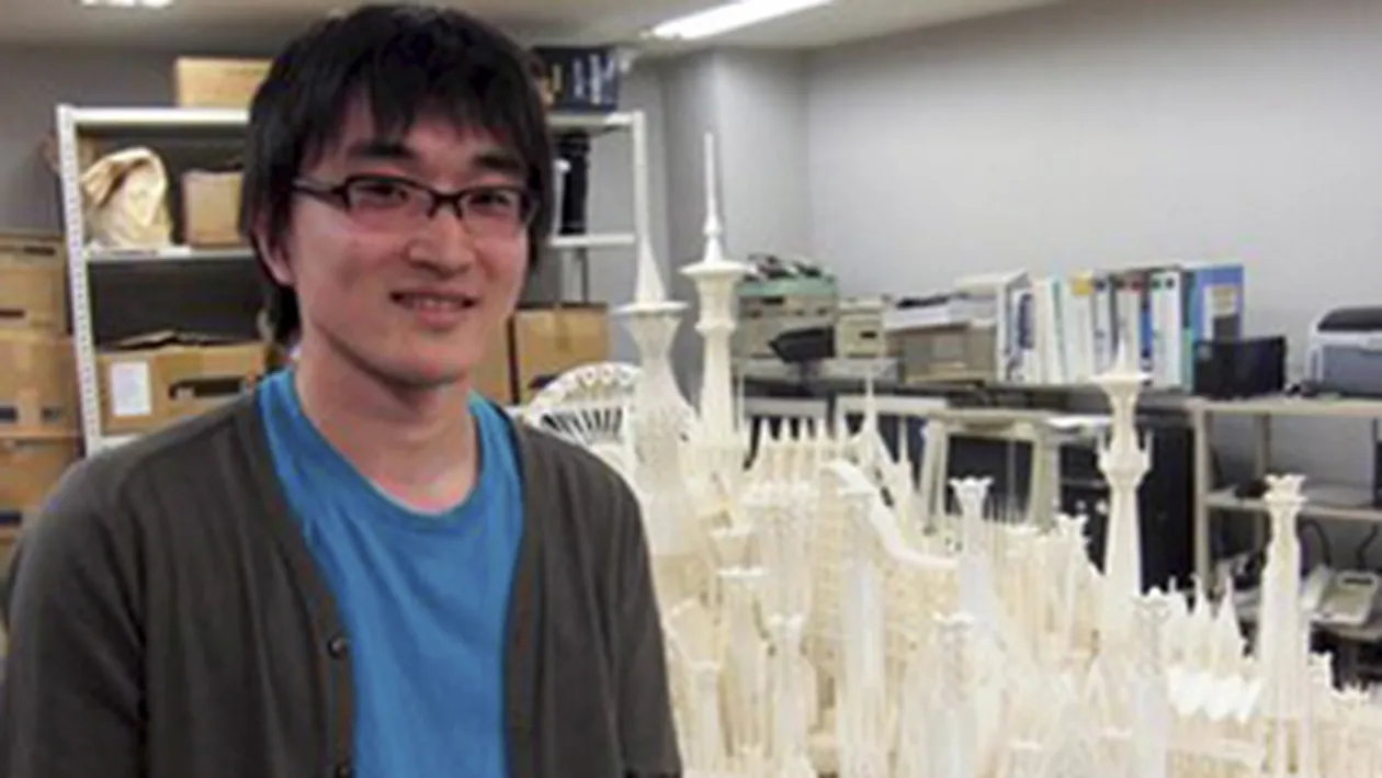 A lucrat patru ani un castel din hartie