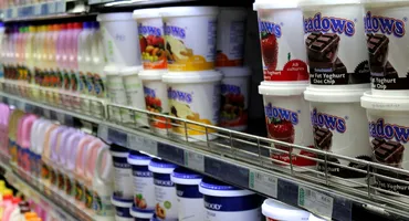 Cum citești corect eticheta cu termenul de valabilitate al produselor din supermaket. La ce trebuie să fii atent