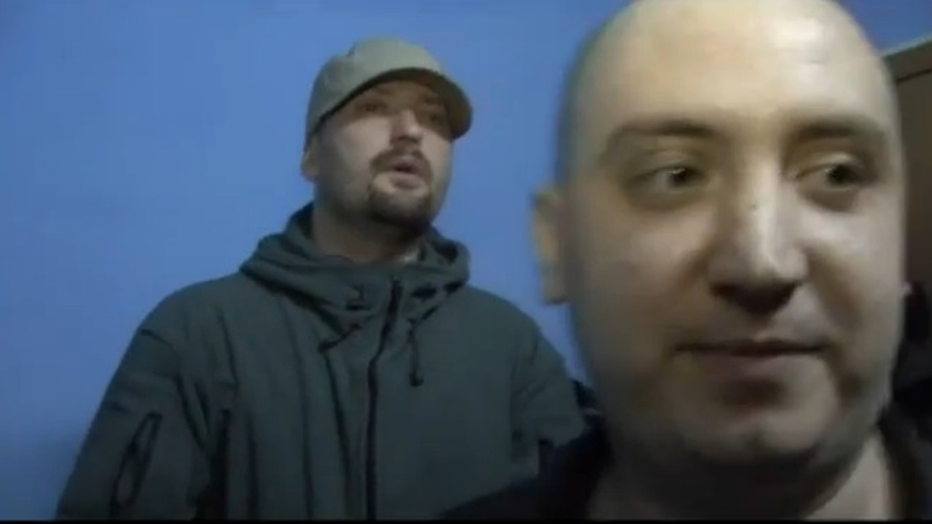 A crezut ca va fi momentul lui de glorie, dar nu i-a iesit deloc! Un roman a fost facut K.O de baietii de la Parazitii!
