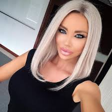 Cum îi stă Biancăi Drăgușanu cu perucă „Angelică” FOTO