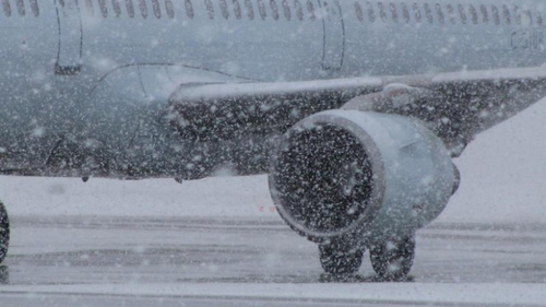 Probleme la decolări pe Aeroportul Otopeni! Întârzieri pe bandă rulantă