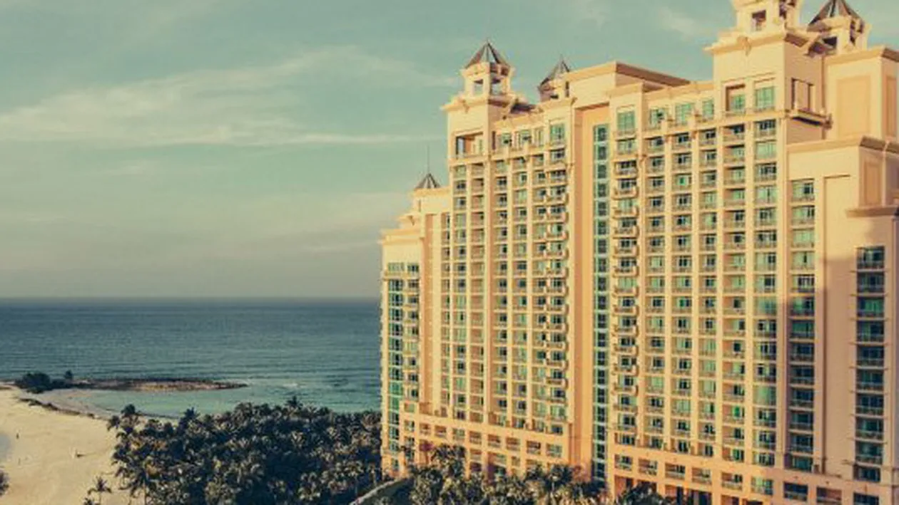 După Panama Papers, urmează Bahamas Leaks! Fiul unui fost general SRI e direct implicat