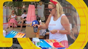 Vedeta PRO TV e întreprinzătoare în timpul liber ! Andreea Esca s-a privatizat la mare: vinde haine pe plajă!